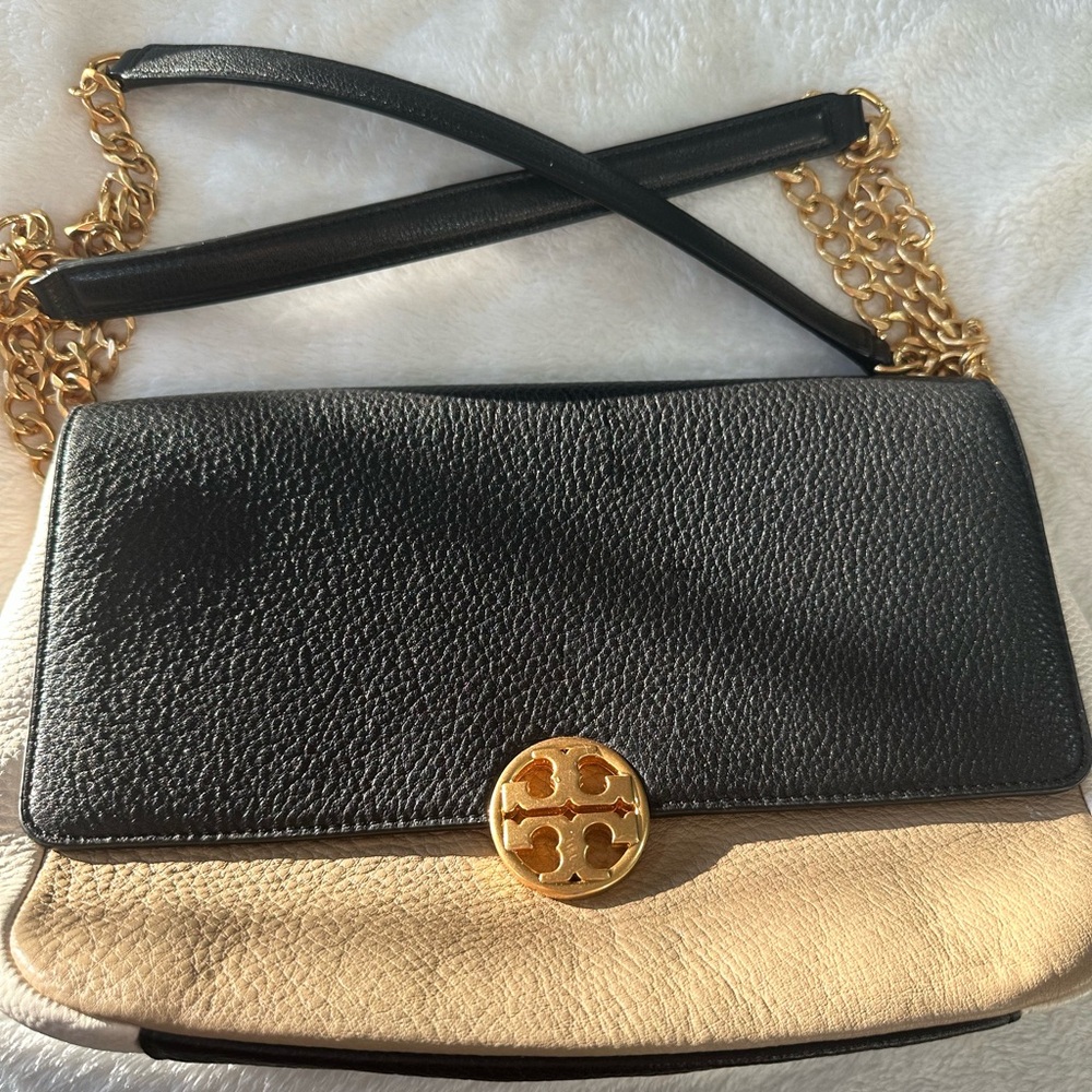 Tory Burch Black and Beige Pebbled Leather Chain Shoulder Bag with Gold Logo